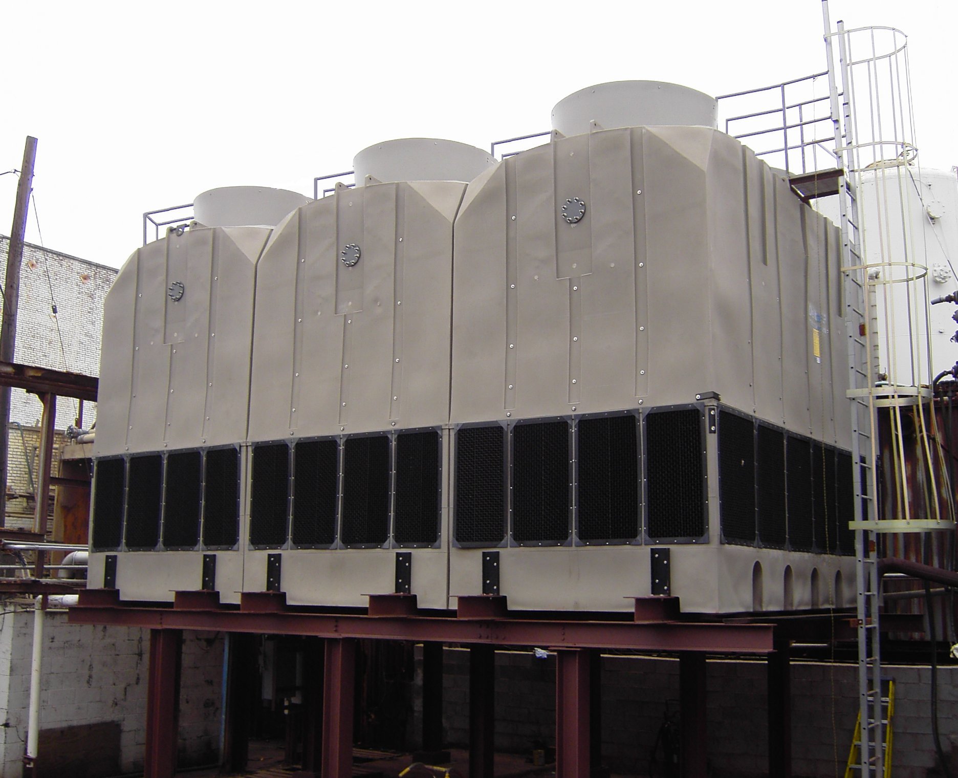 TM Series Induced Draft Towers Delta Cooling Towers, Inc.